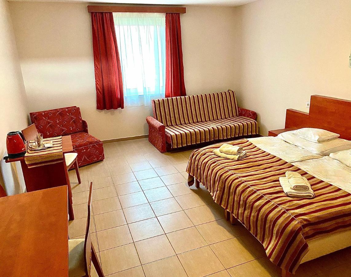 Ligetalja Termal Hotel Peneszlek Экстерьер фото